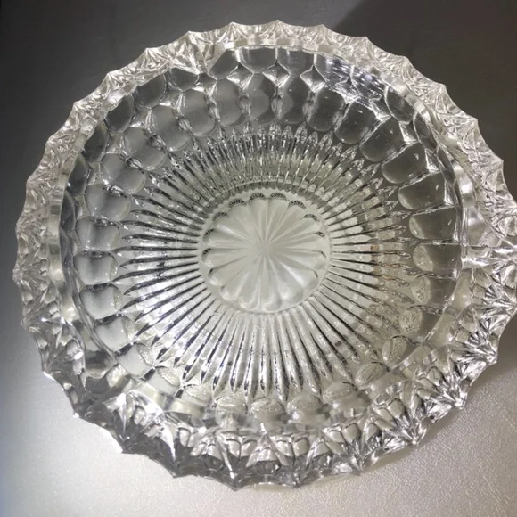 Beautiful, Vintage, clear glass dish - Picture 4 of 5